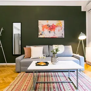 the-sunny-homelike-central-apartment.bucharesthotelsnow.com/