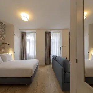 Serviced - Santos , Lisbona Portogallo